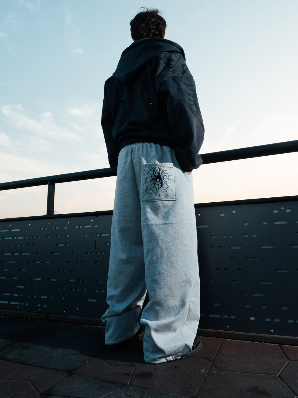 GREY SPIDER BAGGY JOGGER