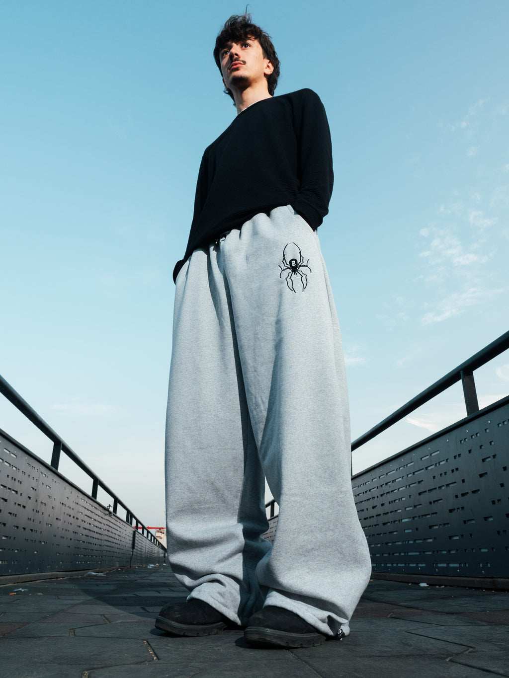 GREY SPIDER BAGGY JOGGER
