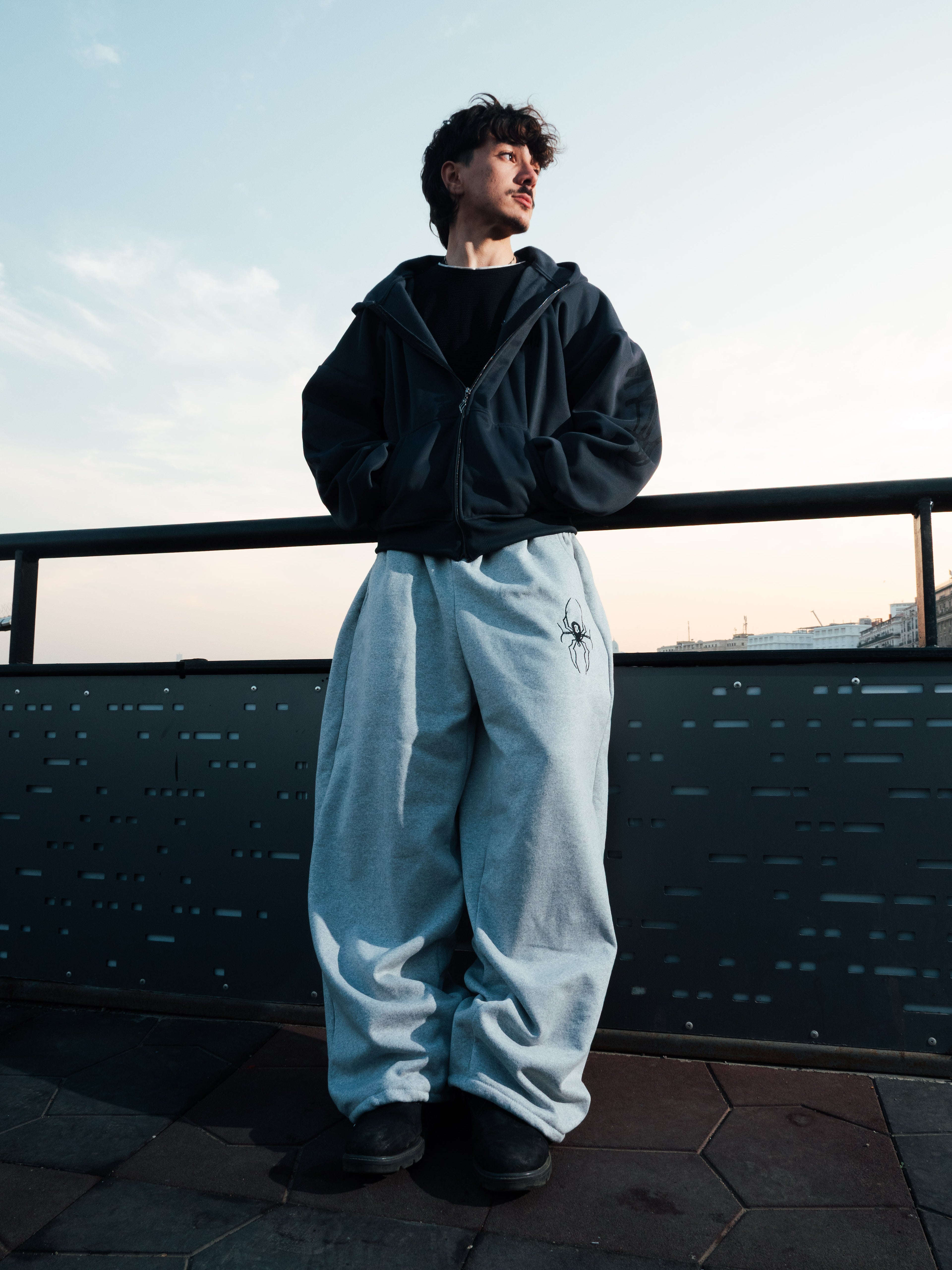 GREY SPIDER BAGGY JOGGER