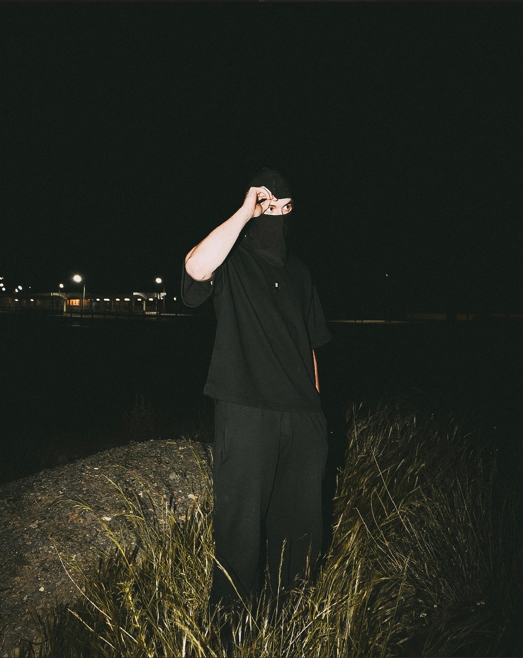 BLACK CROPPED T-SHIRT